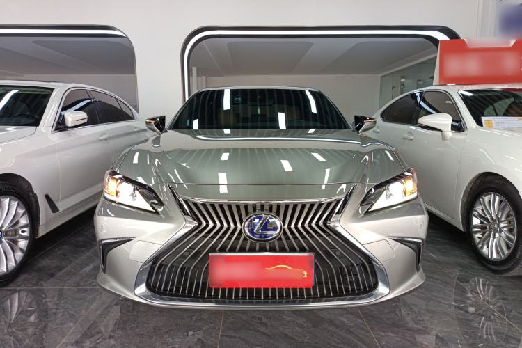 Used Lexus ES 2020 300h Premier Edition Front