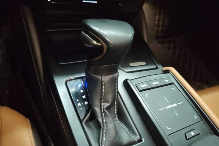 Used Lexus ES 2020 200 Excellence Edition Gear Lever