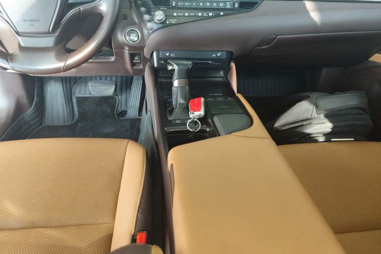 Used Lexus ES 2020 200 Excellence Edition Gear Lever