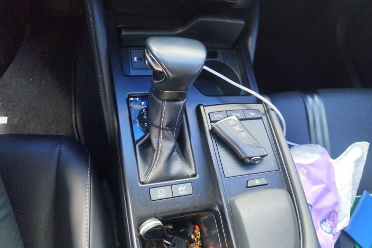 Used Lexus ES 2020 300h Premier Edition Gear Lever