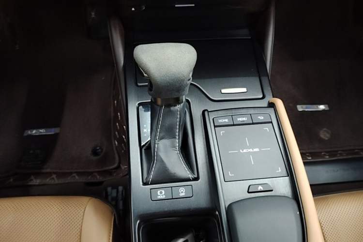 Used Lexus ES 2020 200 Excellence Edition Gear Lever