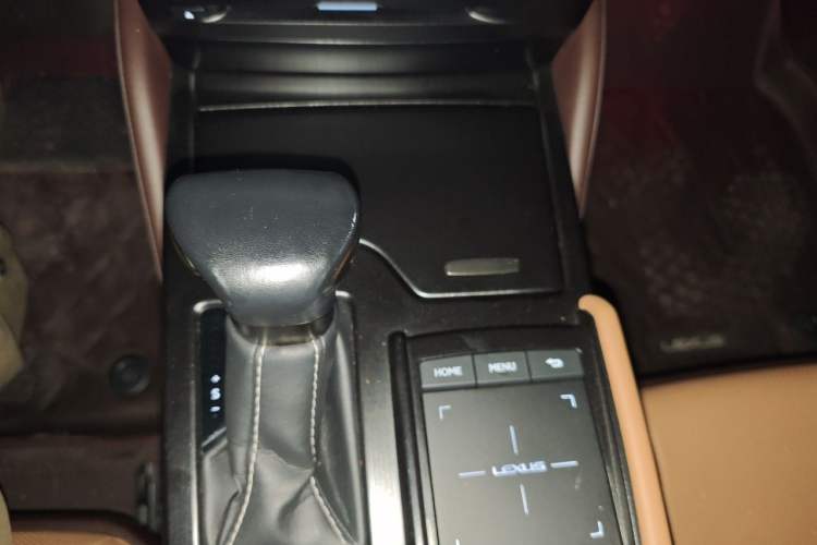 Used Lexus ES 2020 300h Deluxe Edition Gear Lever