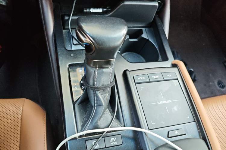 Used Lexus ES 2020 300h Premier Edition Gear Lever