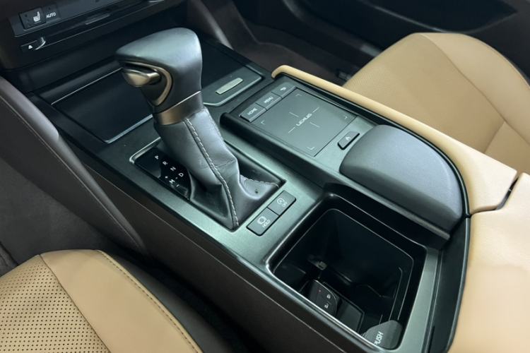 Used Lexus ES 2020 200 Excellence Edition Gear Lever