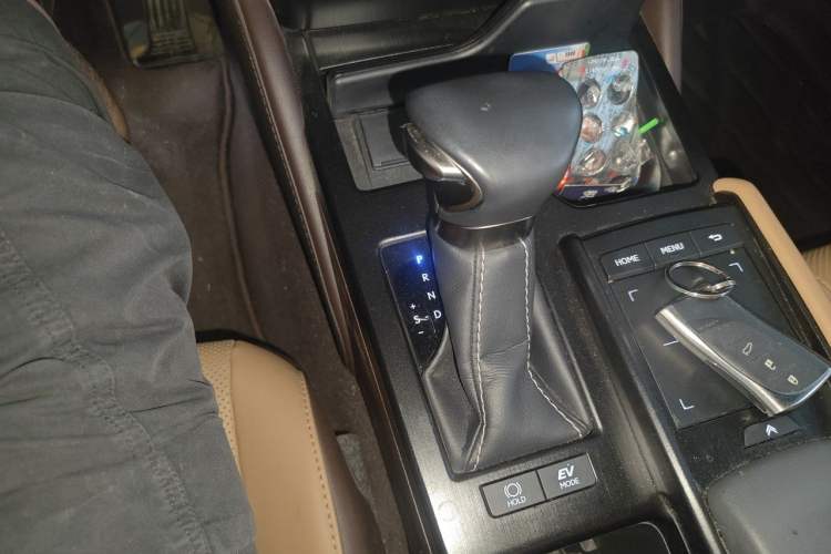 Used Lexus ES 2020 300h Premier Edition Gear Lever