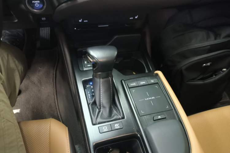 Used Lexus ES 2020 300h Premier Edition Gear Lever