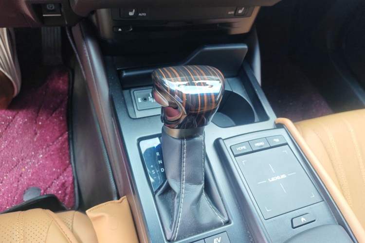 Used Lexus ES 2020 300h Premier Edition Gear Lever