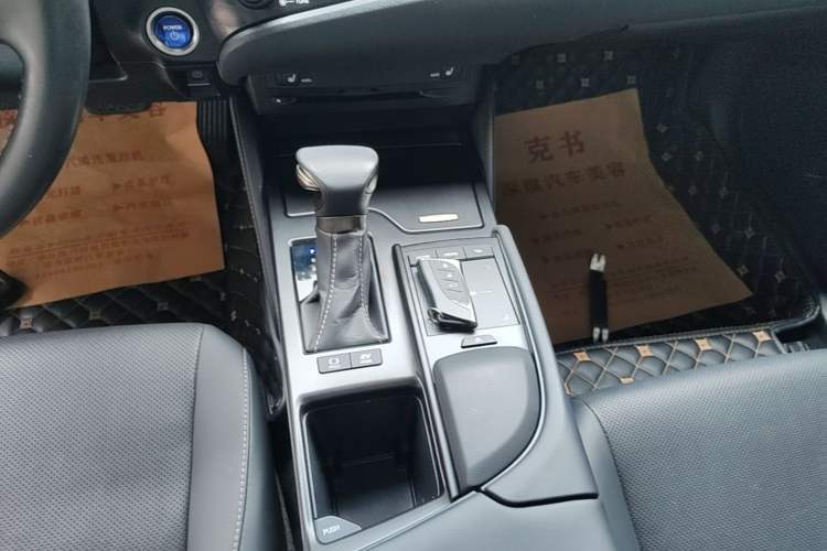 Used Lexus ES 2020 300h Premier Edition Gear Lever