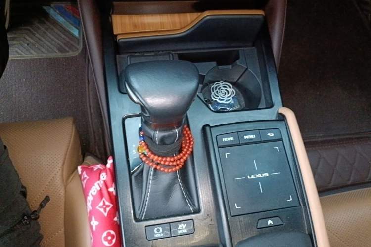 Used Lexus ES 2020 300h Premium Edition Gear Lever