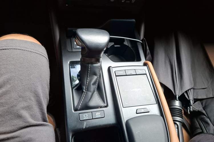 Used Lexus ES 2020 300h Premium Edition Gear Lever