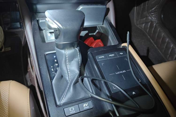 Used Lexus ES 2020 300h Deluxe Edition Gear Lever