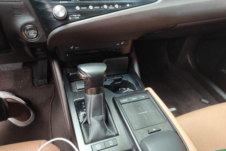 Used Lexus ES 2020 200 Luxury Edition Gear Lever