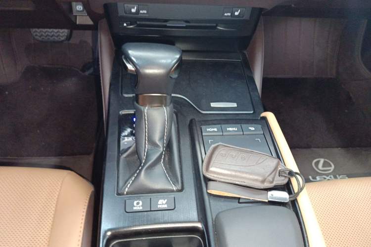 Used Lexus ES 2020 300h Premier Edition Gear Lever