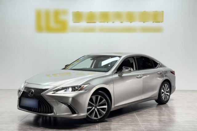 Ojetý Lexus ES 2020 200 Luxury Edition