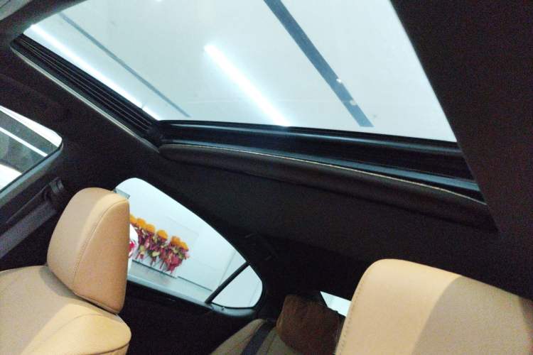 Used Lexus ES 2020 300h Deluxe Edition Headliner
