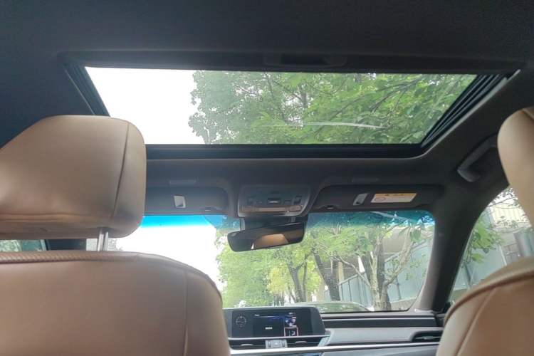Used Lexus ES 2020 300h Premier Edition Headliner