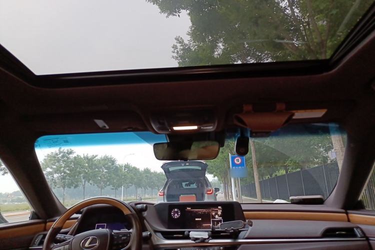 Used Lexus ES 2020 300h Premium Edition Headliner