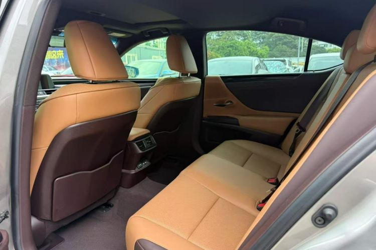 Used Lexus ES 2020 260 Excellence Edition Interior 1