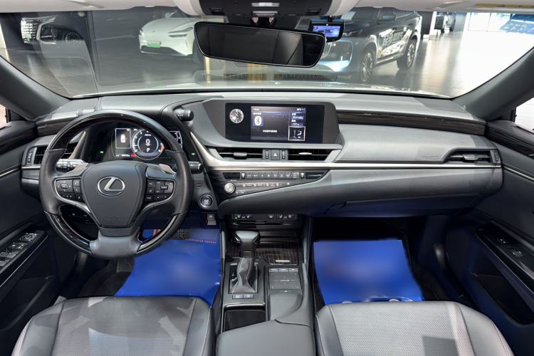 Used Lexus ES 2020 200 Luxury Edition Interior 1