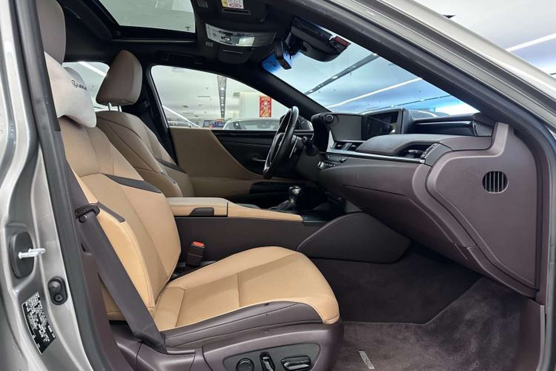 Used Lexus ES 2020 300h Premier Edition Interior 10