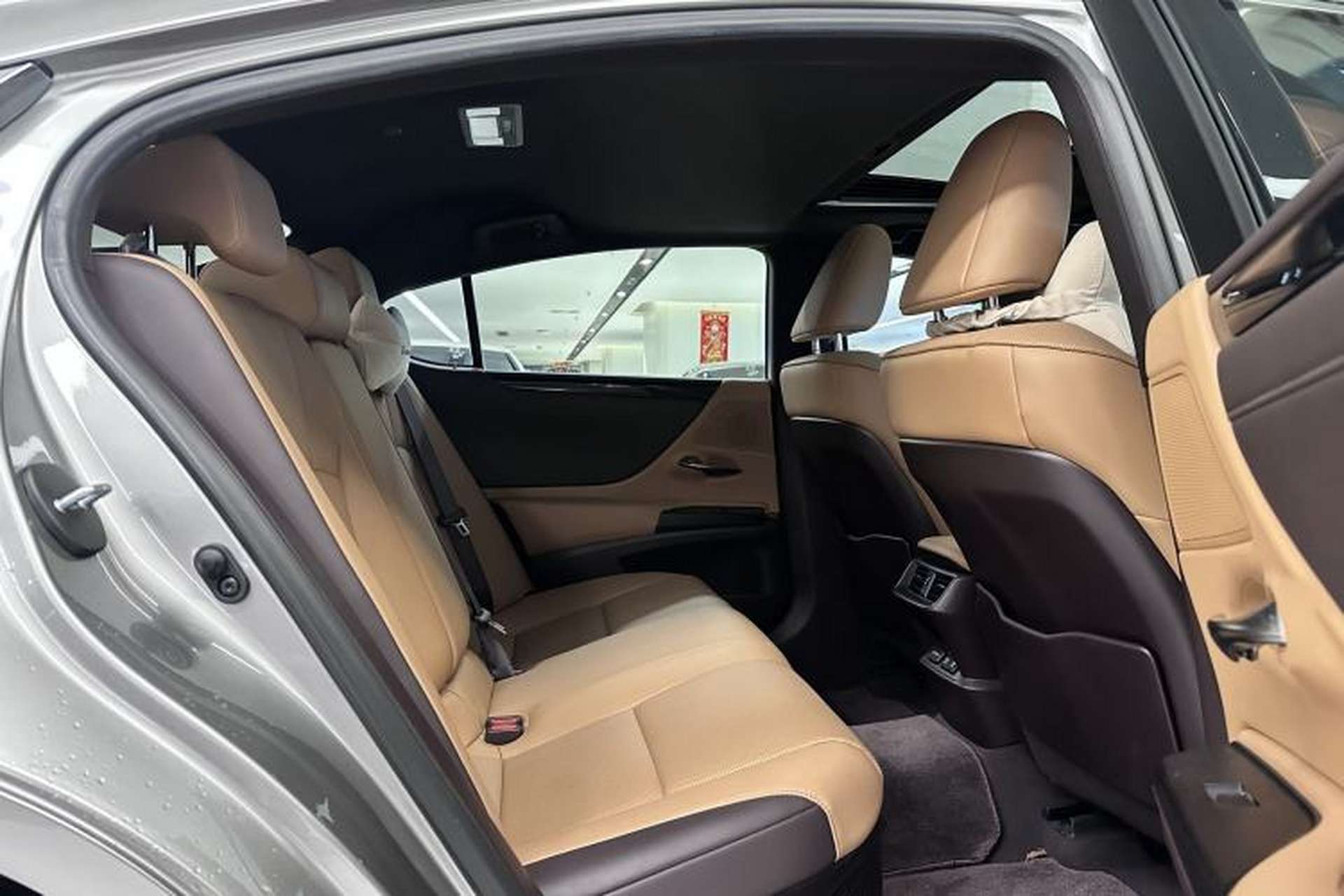 Used Lexus ES 2020 300h Premier Edition Interior 11