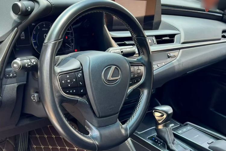 Used Lexus ES 2020 200 Excellence Edition Interior 2