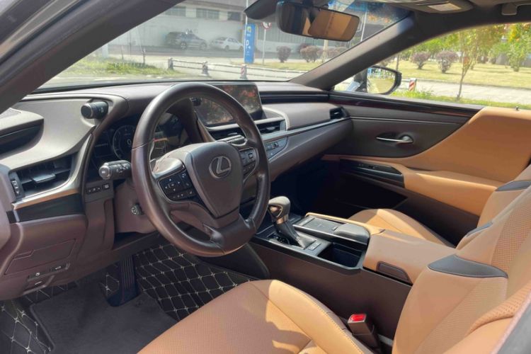 Used Lexus ES 2020 200 Excellence Edition Interior 2