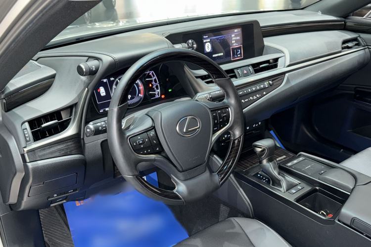 Used Lexus ES 2020 200 Luxury Edition Interior 2