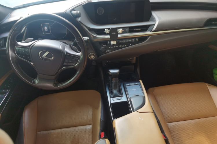 Used Lexus ES 2020 200 Excellence Edition Interior 2