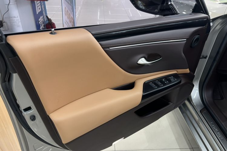 Used Lexus ES 2020 200 Excellence Edition Interior 2