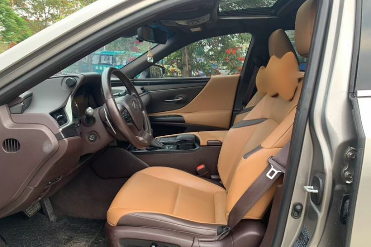 Used Lexus ES 2020 200 Excellence Edition Interior 2