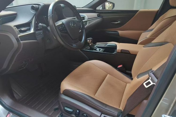 Used Lexus ES 2020 200 Excellence Edition Interior 2