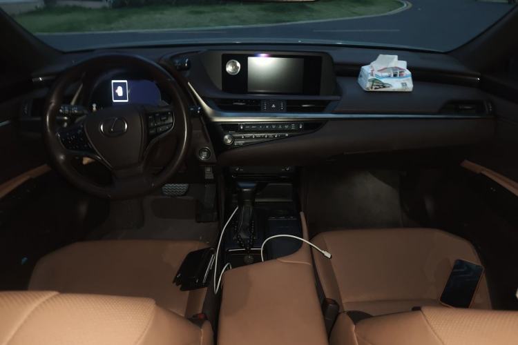 Used Lexus ES 2020 200 Excellence Edition Interior 2