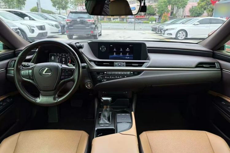 Used Lexus ES 2020 260 Excellence Edition Interior 3