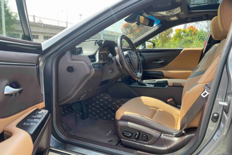 Used Lexus ES 2020 200 Excellence Edition Interior 3