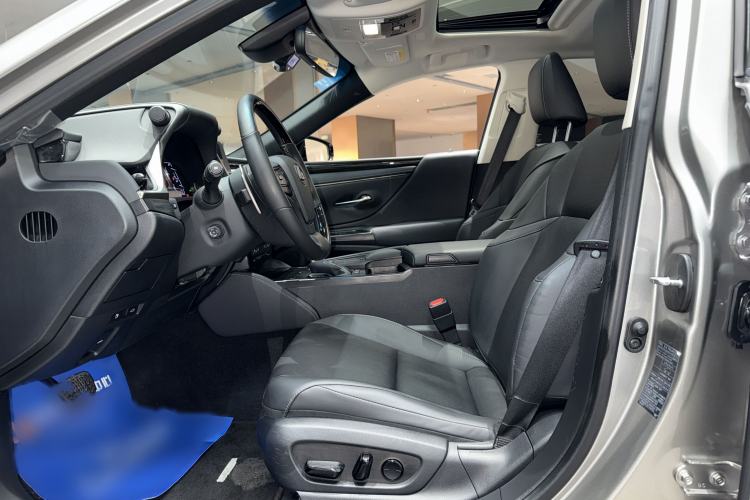 Used Lexus ES 2020 200 Luxury Edition Interior 3