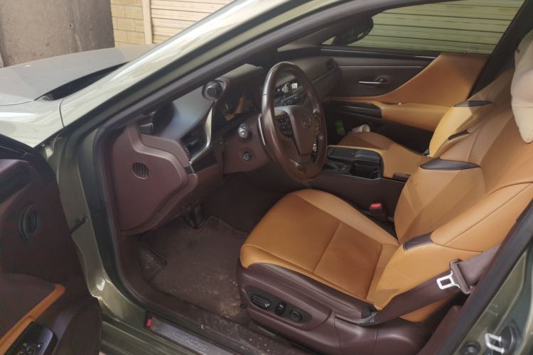 Used Lexus ES 2020 200 Excellence Edition Interior 3