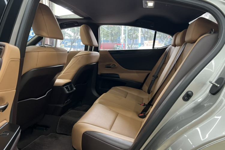 Used Lexus ES 2020 200 Excellence Edition Interior 3