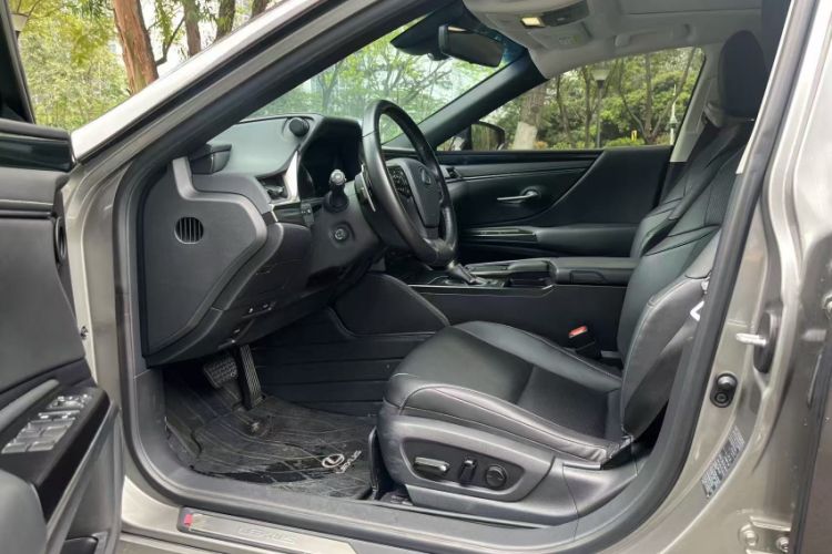 Used Lexus ES 2020 200 Excellence Edition Interior 3