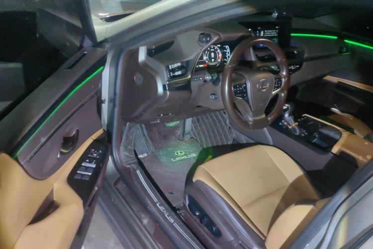 Used Lexus ES 2020 200 Excellence Edition Interior 3