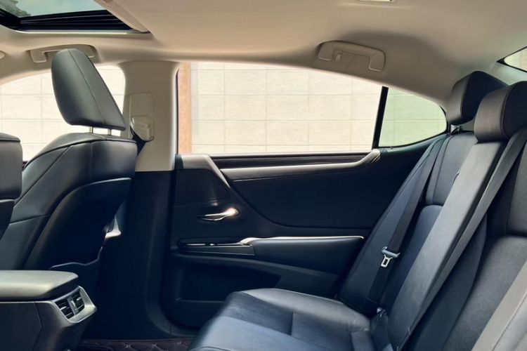 Used Lexus ES 2020 200 Excellence Edition Interior 4