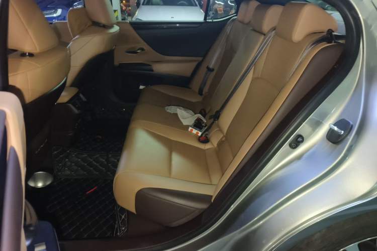 Used Lexus ES 2020 200 Excellence Edition Interior 4