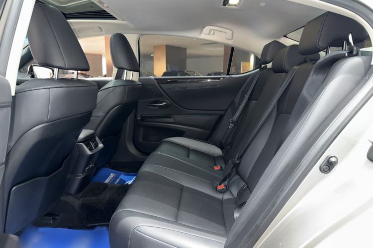 Used Lexus ES 2020 200 Luxury Edition Interior 4
