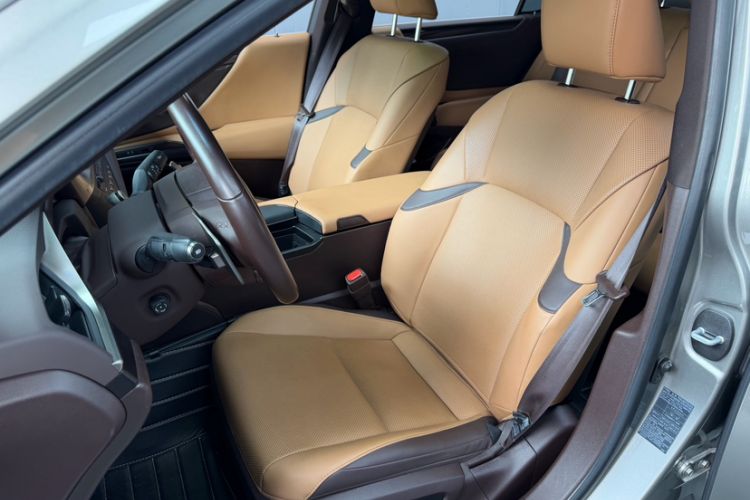 Used Lexus ES 2020 300h Premier Edition Interior 4