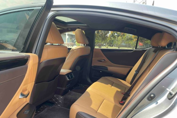 Used Lexus ES 2020 200 Excellence Edition Interior 5