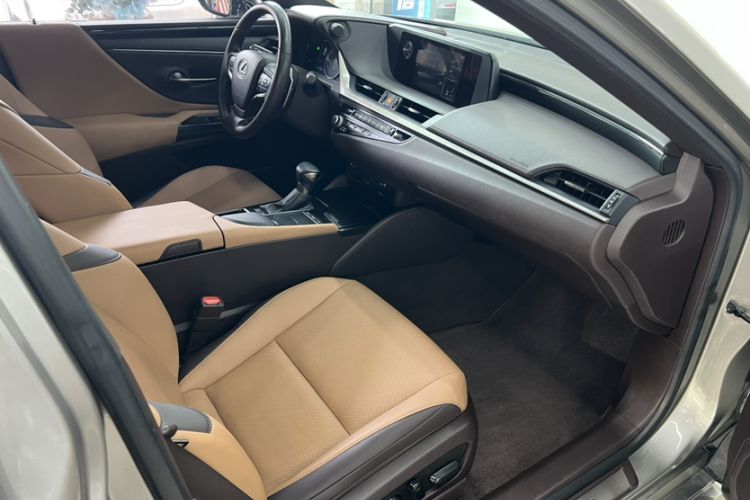 Used Lexus ES 2020 200 Excellence Edition Interior 5