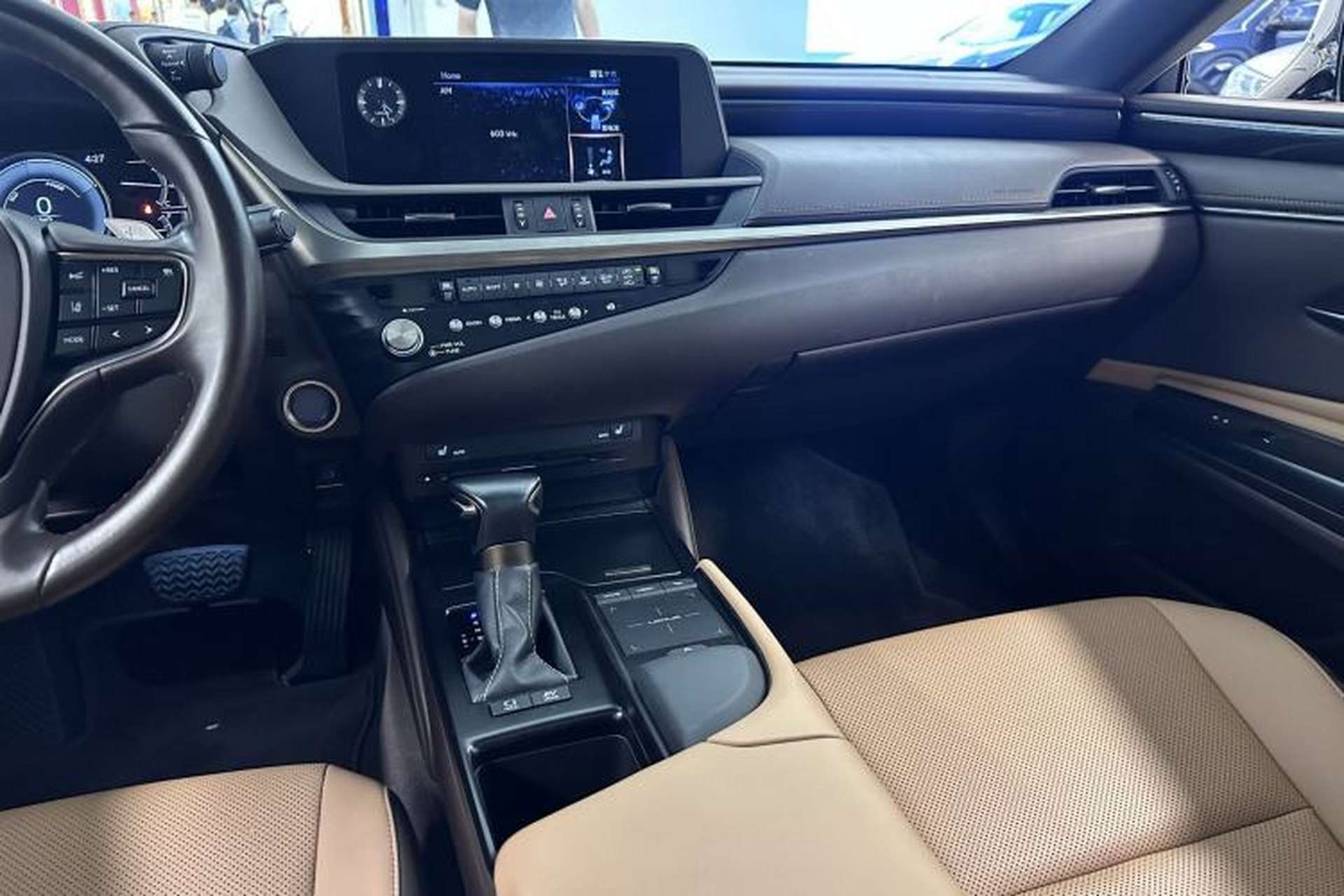Used Lexus ES 2020 300h Premier Edition Interior 6