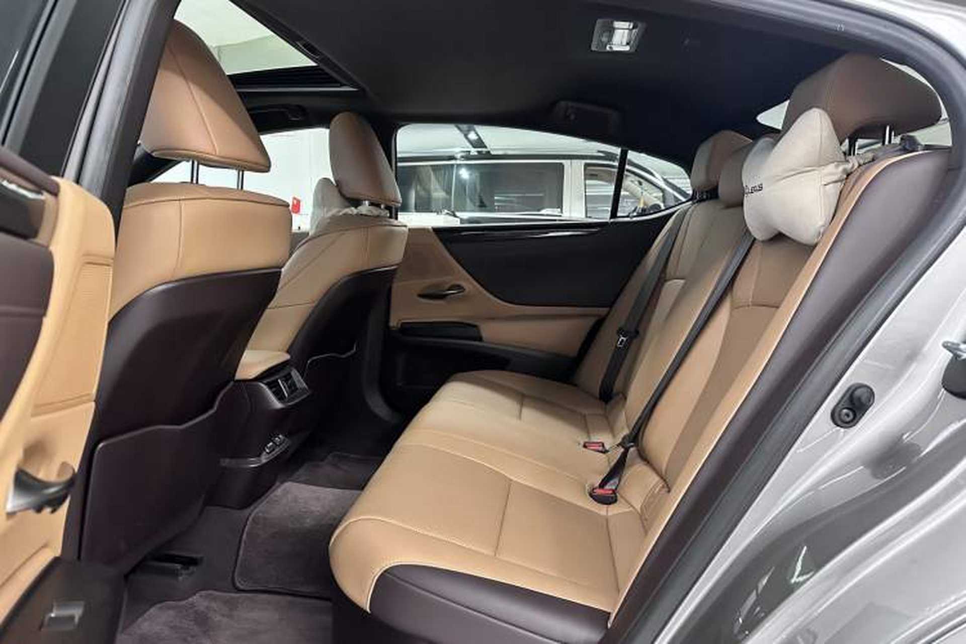 Used Lexus ES 2020 300h Premier Edition Interior 7