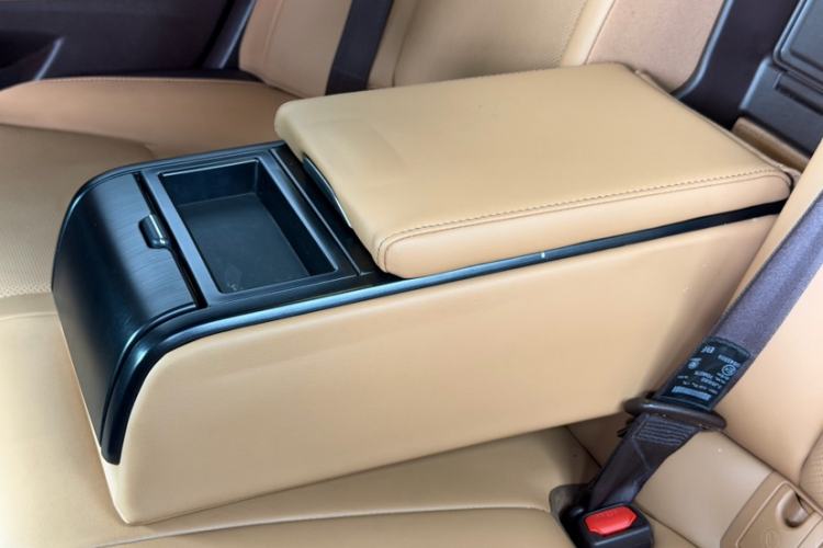Used Lexus ES 2020 300h Premier Edition Interior 8
