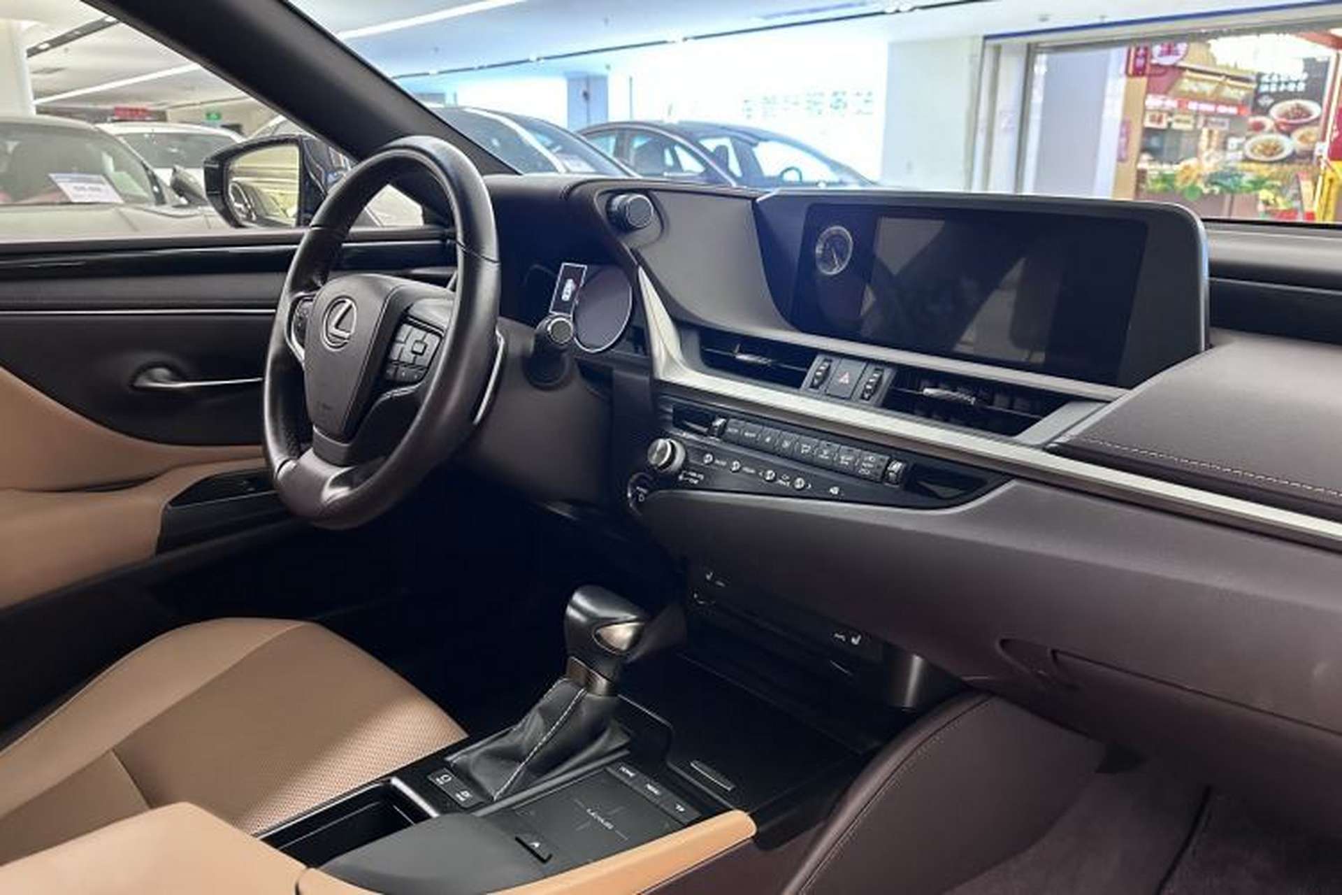 Used Lexus ES 2020 300h Premier Edition Interior 9